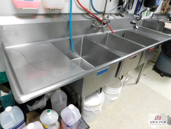 3 Compartment triple sink with side boards and pot rinser 94x30x36