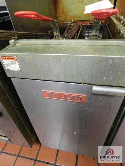 Vulcan Commercial 2 basket deep fryer w/ timers (Gas)