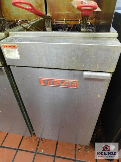Vulcan Commercial 2 basket deep fryer w/ timers (Gas)