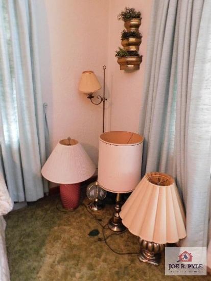 Floor lamps, table lamp, wall d?cor