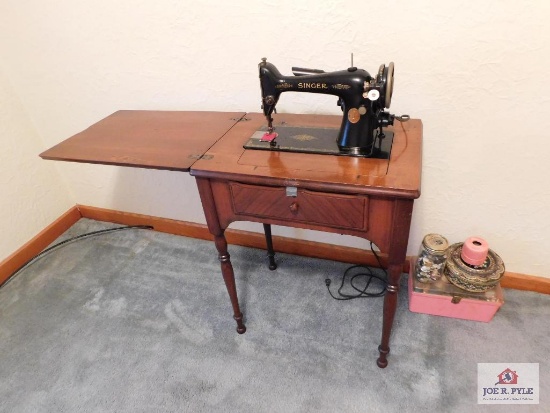 Singer sewing machine, sewing box, buttons