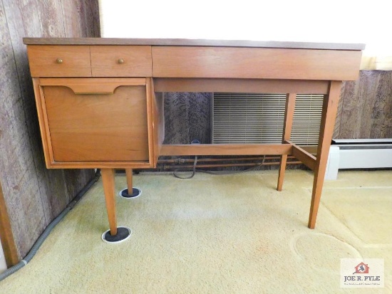 Danish Modern Desk - Basicanna