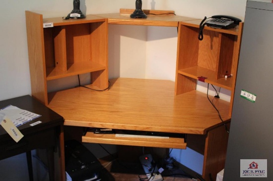 Corner desk and chair
