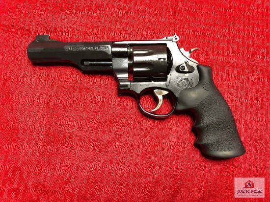 S&W MODEL 327 .357 MAG | SN: CXE9725