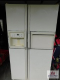 GE side-by-side refrigerator/freezer