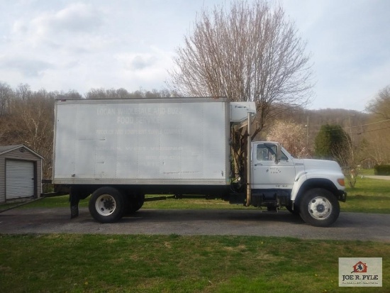 1999 Ford F800 88 K miles