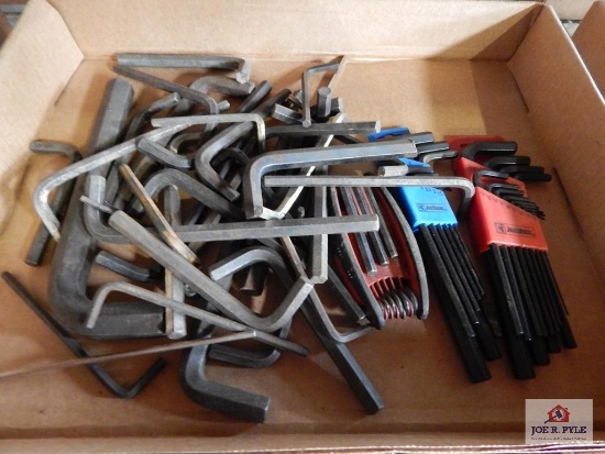1 lot of well wrenches