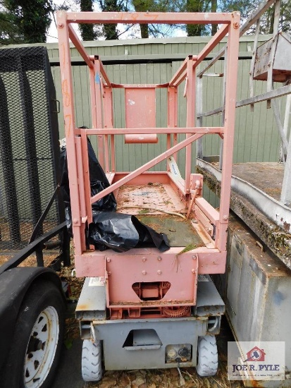 Scissor Lift Serial # 08502221