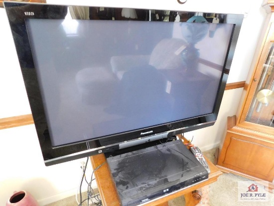 Panasonic TV 42" w/ DVD player