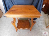 Oak fancy leg table