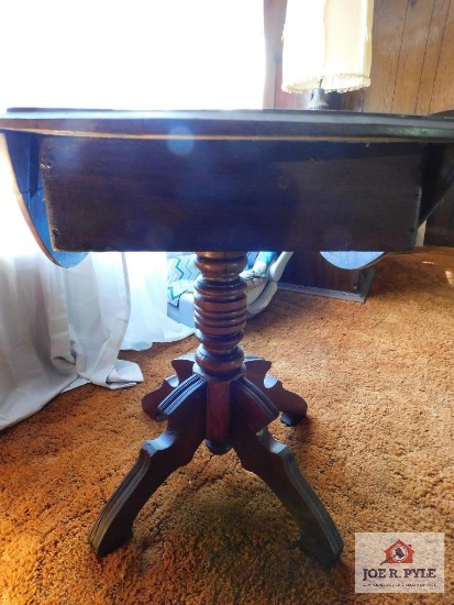 Antique dropleaf table 33x35x29