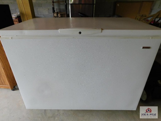 Kenmore Chest Freezer Model 253.16562100, 13.8 Cubic Feet with Key