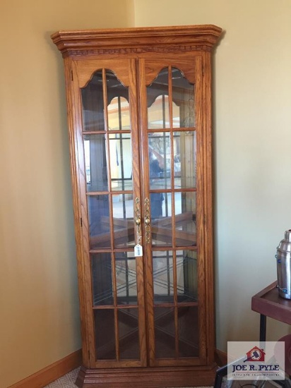 Corner display cabinet, glass doors