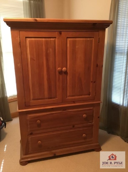 Wardrobe with 3 shelves and 2 drawers