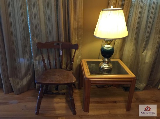 Lot: End table, glass lamp, and end table