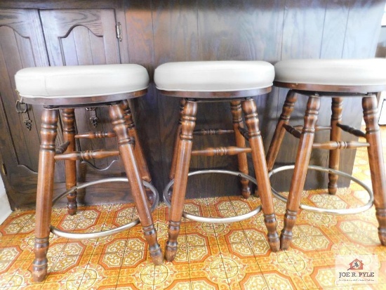 Wooden barstools with swivel top