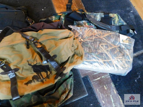 5 travels bags (1 duck unlimited)