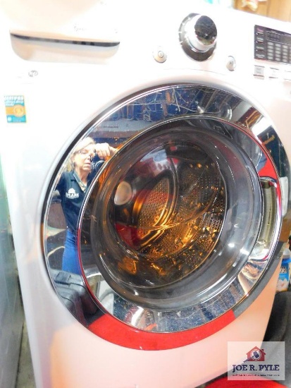 LG front loading washer has steam and sensing