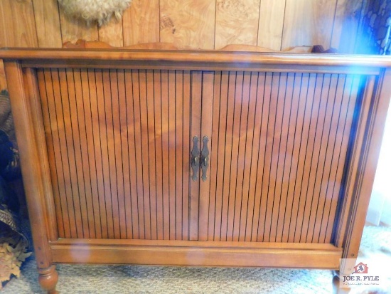console with sliding doors