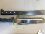 2 machetes