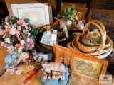 baskets, pictures, wreaths