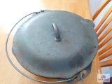 #10 Cast iron kettle w/lid