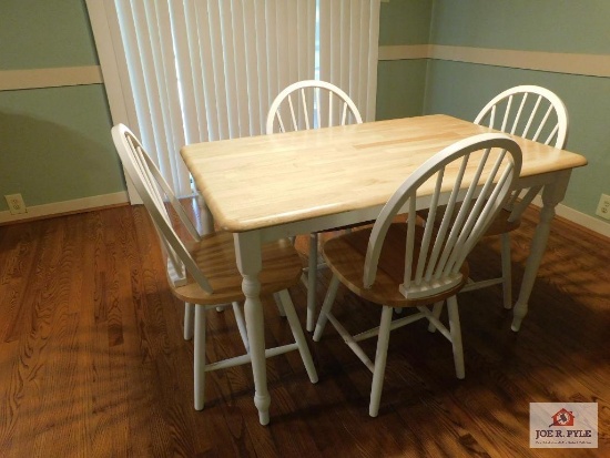 Kitchen table and 4 chairs