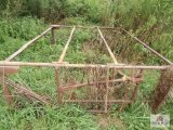 Pipe cattle grooming stand