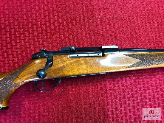 Weatherby Mark V Deluxe .300 Wby Mag | SN: H107741 | Comments: --
