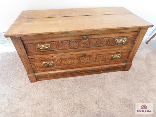 Antique oak 2 drawer chest