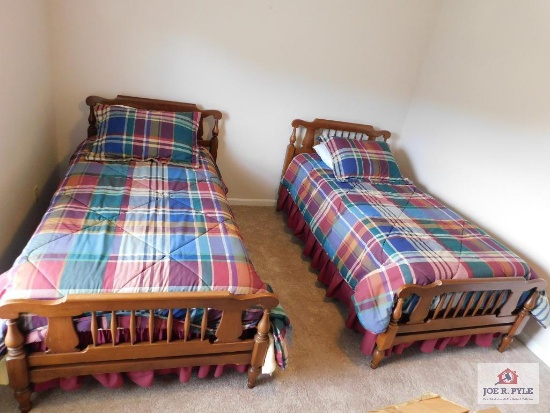 Twin beds & bedding