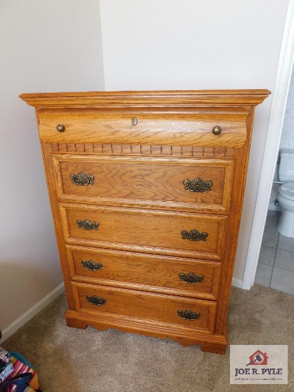 Oak chest of drawers