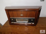 Magnavox 1960's tabletop radio