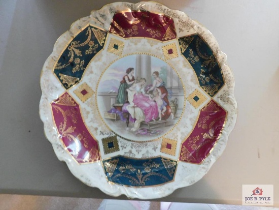 Porcelain plate with gold moriage