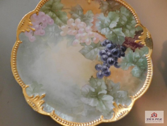 Grape decorated plate