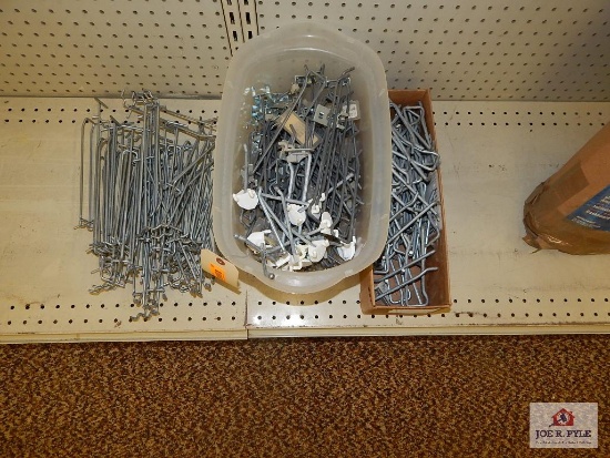 1 lot of peg board hooks