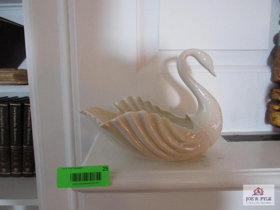 Lenox swan statue