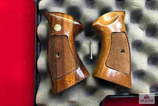 Lot of 3 Smith and Wesson grip sets