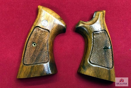 Smith and Wesson Grip Set * New Old Stock *