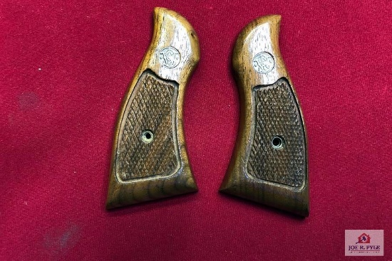 Smith and Wesson Grip Set