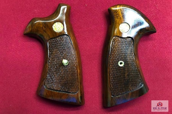 Smith and Wesson Grip Set