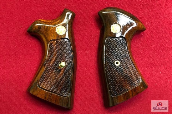 Smith and Wesson Grip Set