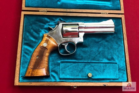 Smith and Wesson 586 Nickel .357 Mag | SN: AJS3803