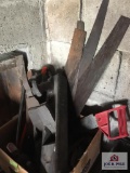 Lot hand saws and wood planes