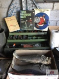 Lot fishing: tackle box, books, net, taxidermy fish