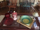 Lot top of coffee table: Oriental bowl, red glass, etc.