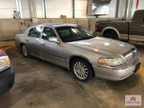 2004 Lincoln Town Car Passenger Car, VIN # 1LNHM83W44Y639006