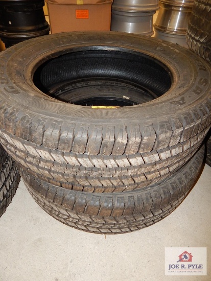 Goodyear tires 265/60R20 x 2