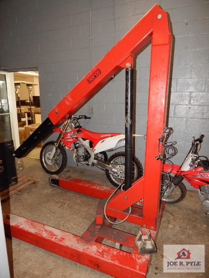 Norco shop crane 3 ton capacity model #78600B