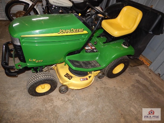 John Deere LX 277 riding lawn mower with bagger. 111.3 hours